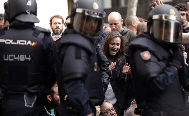 Spain Won't Rule Out Suspending Catalonia's Autonomy