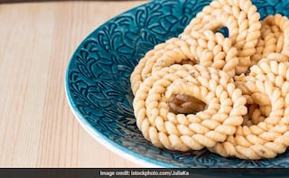 Popular Maharashtrian Diwali Snack: How to Make Bhajani Chakli at Home