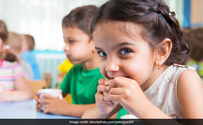5 Ways In Which You Can Inculcate Healthy Eating Habits In Your Child