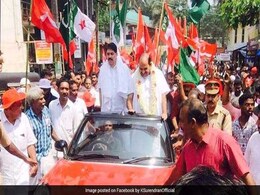 CPM Leader Used Mini Cooper For Yatra. BJP Says It Belongs To 'Smuggler' CPM Leader Used Mini Cooper For Yatra. BJP Says It Belongs To 'Smuggler'
