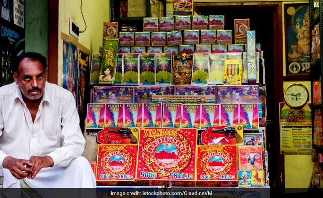 यहां है भारत की सबसे बड़ी पटाखा फैक्ट्री, ऐसे बारूद से कमाते हैं करोड़ों रुपये