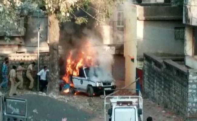 गुजरात के दाहोद के जसवाड़ा गांव में हिंसा : गांव वालों ने किया पुलिस स्टेशन पर हमला, 1 की मौत