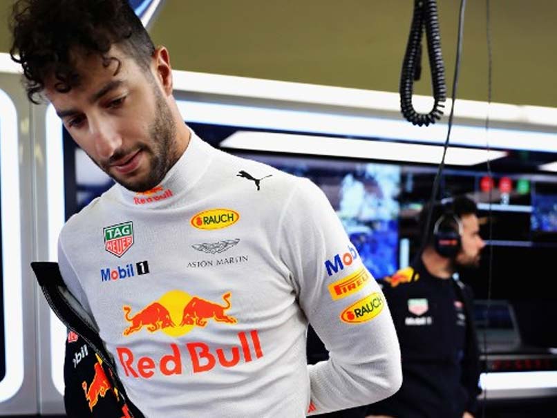 Formula One: Daniel Ricciardo Outpaces Spinning Lewis Hamilton In Mexico