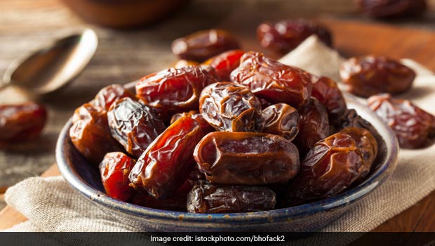 Date Benefits: सर्दियों में खाएंगे खजूर तो स्किन से लेकर पाचन, कोलेस्ट्रोल, वजन घटाने तक होंगे कई फायदे!