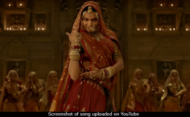 <I>Padmavati</i>'s <I>Ghoomar</i> Song: Deepika Padukone Twirls. Shahid Kapoor Is Speechless And So Are We