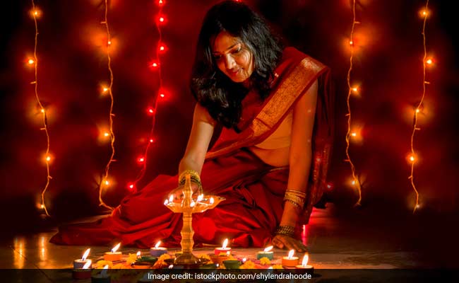 Diwali 2018: दीपावली तिथि, लक्ष्मी पूजन मुहूर्त, पूजन विधि, लक्ष्मी आरती और स्पेशल फूड