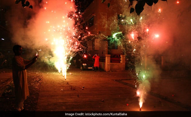 Love Diwali, Hate The Pollution: 5 Ways To Help Your Lungs Cope
