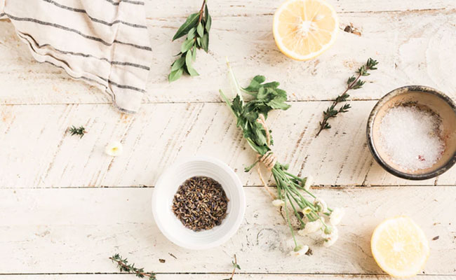 4 DIY Sugar Scrubs To Get Rid Of Chapped Lips