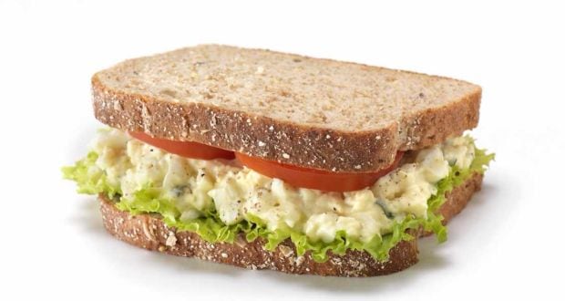 अंडा-मेयो सैंडविच