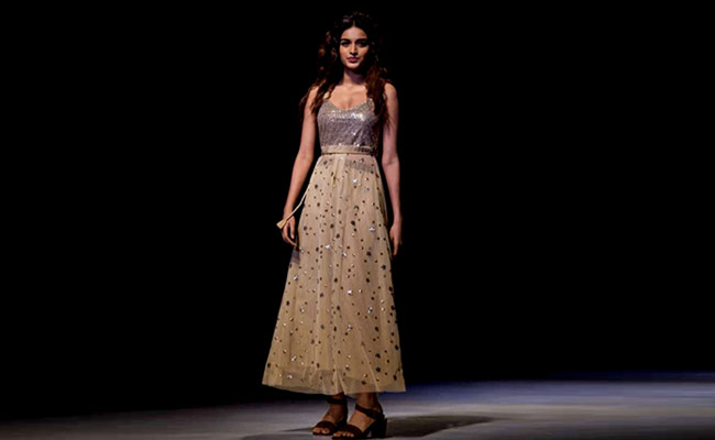 Amazon India Fashion Week Day 02: Celebrating Ashish N Soni's 25 years!