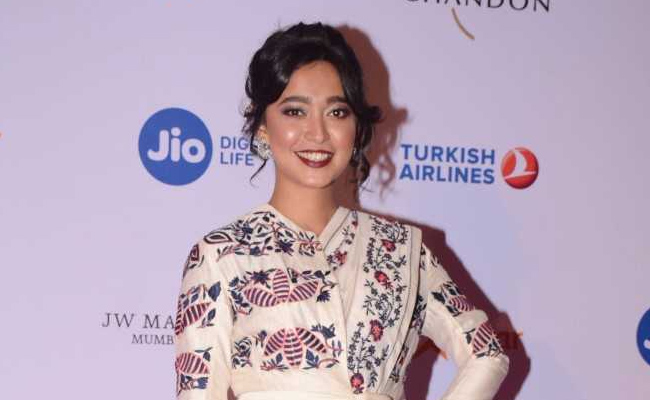 5 Accessories To Up Your Festive Hair Game