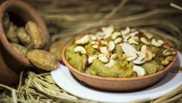 Watch: How To Make Gud Atte Ka Halwa For Winter Indulgence - It Helps You Keep Warm Too - Vimarsana News