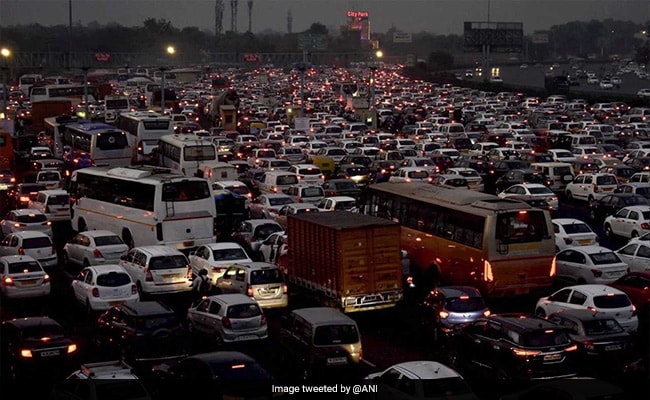 gurgaon traffic pollution pti