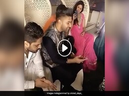 धोनी के घर पहुंच इस सिंगर ने सुनाए पंजाबी गाने, पत्नी साक्षी बनाती रही वीडियो धोनी के घर पहुंच इस सिंगर ने सुनाए पंजाबी गाने, पत्नी साक्षी बनाती रही वीडियो