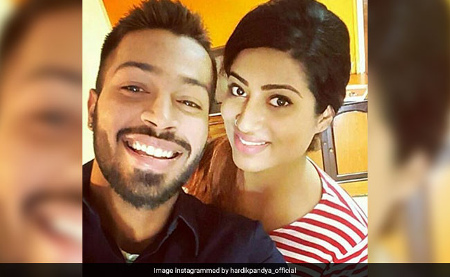 फिर 'मिस्ट्री गर्ल' के साथ नज़र आए हार्दिक पांड्या, लोगों ने पूछा - भाभीजी हैं क्या...?