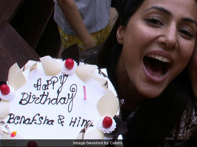 <i>Bigg Boss 11</i>: Hina Khan Celebrates Birthday With 'Strangers' In The House. Her Reaction