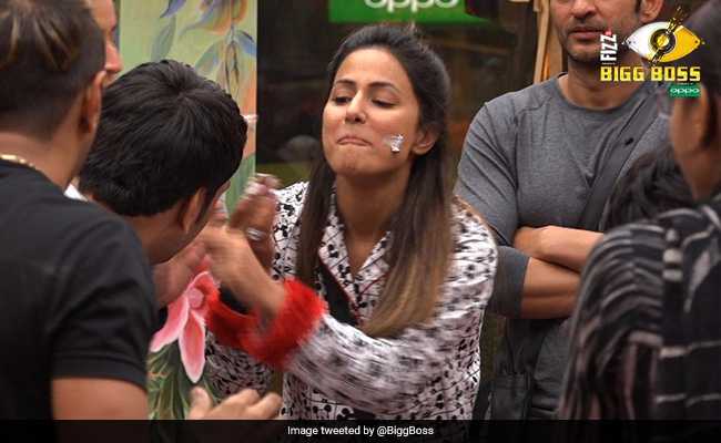 Bigg Boss 11: झाड़ू मार रही टीवी की अक्षरा को दाऊद इब्राहिम के दामाद ने कह दिया 'बाई'