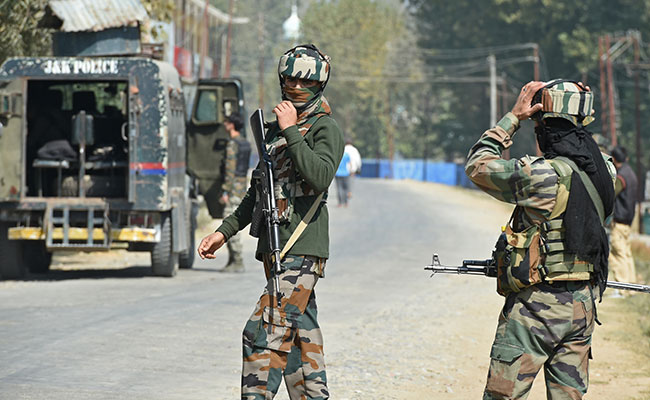 भारत ने 2021-22 में रिकॉर्ड 13 हजार करोड़ रुपये का किया रक्षा निर्यात, पिछले वर्ष की तुलना में 54.1 प्रतिशत का उछाल भारत ने 2021-22 में रिकॉर्ड 13 हजार करोड़ रुपये का किया रक्षा निर्यात, पिछले वर्ष की तुलना में 54.1 प्रतिशत का उछाल