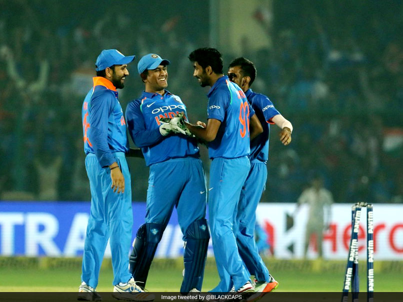 India vs New Zealand 3rd ODI: Jasprit Bumrah's Aim At The Stumps Leaves MS Dhoni In Splits