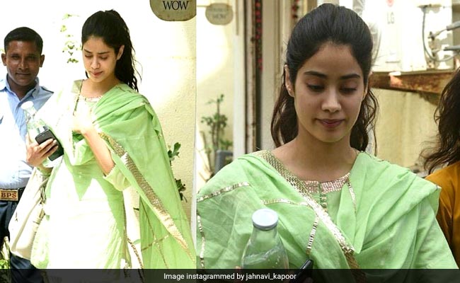 Jhanvi Kapoor's Casual Indian Style: 5 Times She Nailed It