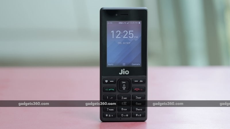 Jio Phone सस्ते 4जी स्मार्टफोन से कितना अलग?