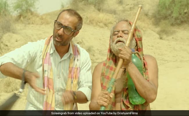 VIDEO: बाढ़-सूखे जैसी सच्चाइयों से रूबरू कराती है 'कड़वी हवा', रुला देगा Trailer