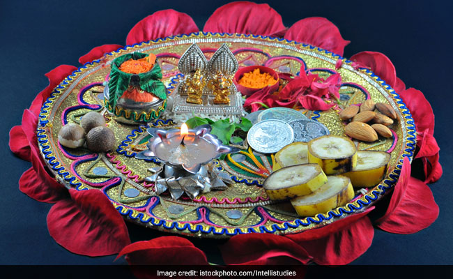 Karwa Chauth 2017: अपने पार्टनर को कहनी है दिल की बात तो ये SMS आएंगे काम