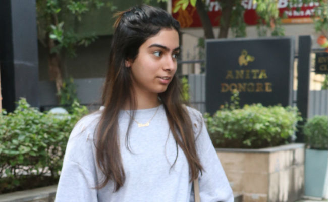 Inside Sridevi's Daughter Khushi Kapoor's Diwali Shopping