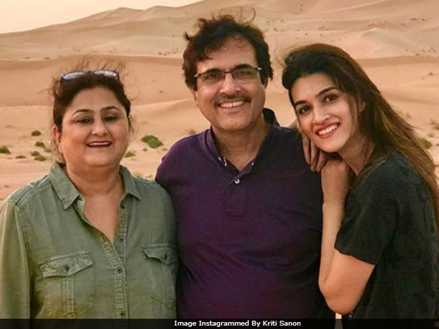 Kriti Sanon Is In Dubai With Parents And The Pics Are Giving Us Family Goals