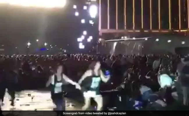 VIDEO : लास वेगास में कॉन्सर्ट का आनंद ले रहे थे लोग और फायरिंग होने लगी.. वीडियो वायरल