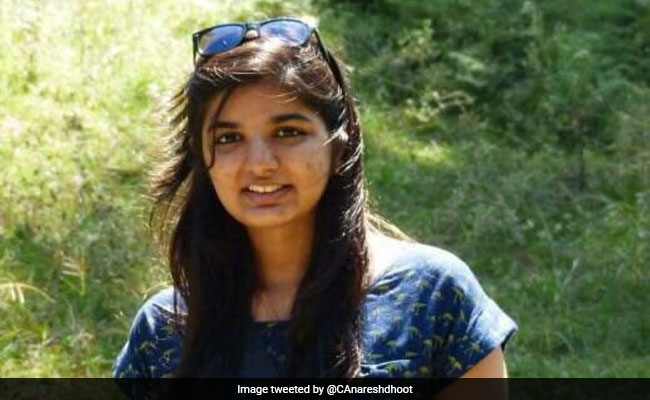 Top CA's Daughter Filmed Boarding Mumbai Local. Then Body Found On Tracks