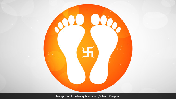 Diwali 2017: Significance of Drawing Goddess Laxmi's Footprint for Laxmi Puja on Diwali