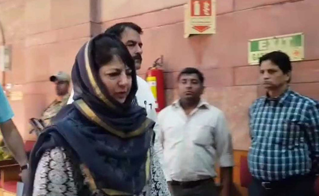 Rajnath Singh, In Meet With Mehbooba Mufti, Asks About Jobs For Pandits
