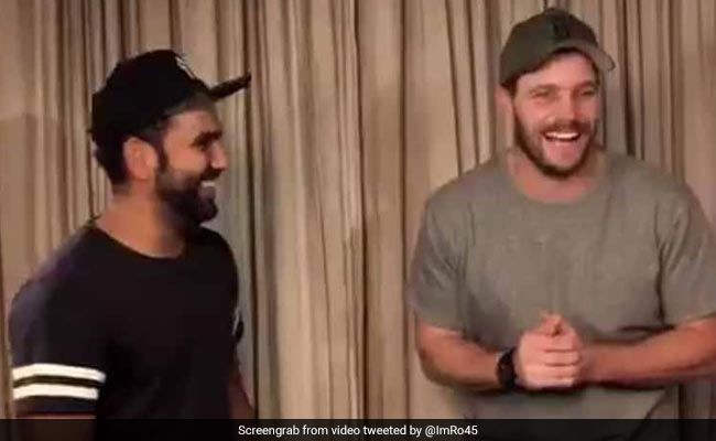 Video: जब रोहित शर्मा ने न्‍यूजीलैंड के गेंदबाज मिचेल मैक्‍कलेंघन के हिंदी बोलने के कौशल का लिया 'टेस्‍ट'