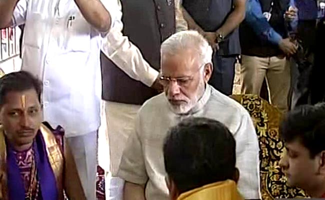 पीएम नरेंद्र मोदी दो-दिन के गुजरात दौरे पर, द्वारकाधीश मंदिर में की पूजा-अर्चना