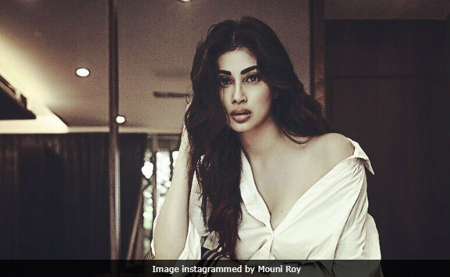 Mouni Roy 'Came, Saw And Loved' In 3 Insta-Seconds