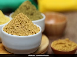 5 <i>Multani Mitti</i> Face Packs For Oily Skin 5 <i>Multani Mitti</i> Face Packs For Oily Skin
