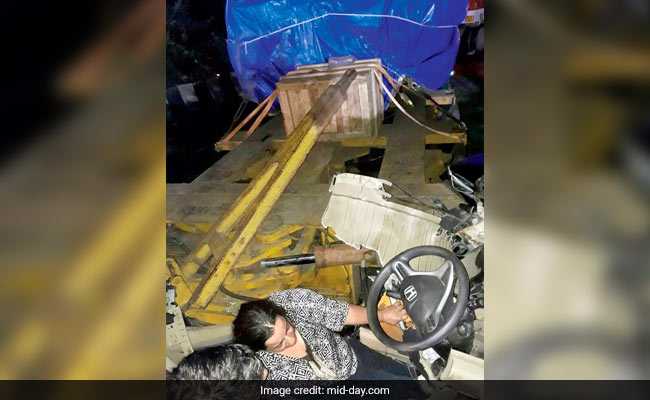 Family Was Trapped After Trailer Falls On Their Honda City