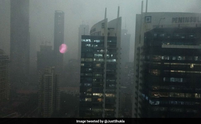 Heavy Rain, Thunderstorm Hit Mumbai, Sky Turns Dark At 4:30 PM