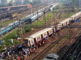 Local Train Derails In Mumbai's Chhatrapati Shivaji Maharaj Terminus Station; None Hurt Local Train Derails In Mumbai's Chhatrapati Shivaji Maharaj Terminus Station; None Hurt