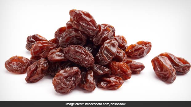 Soaked Raisins Benefits: खाली पेट भीगे मुनक्का खाने के पांच फायदे