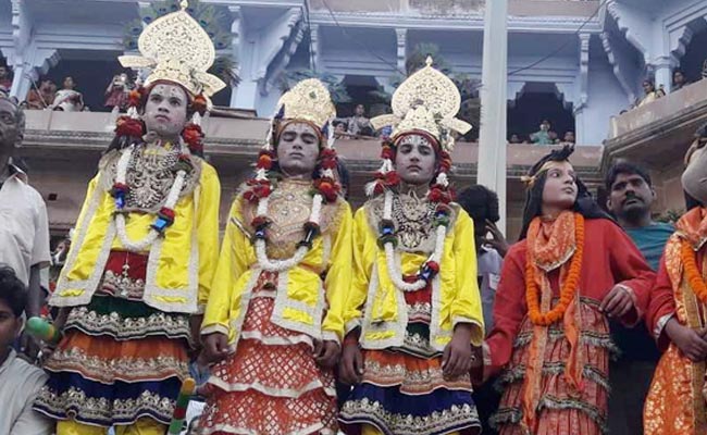 गंगा को प्रदूषण मुक्त रखने का संदेश लेकर आया 'नागनथैया मेला', 450 साल पुरानी है परंपरा