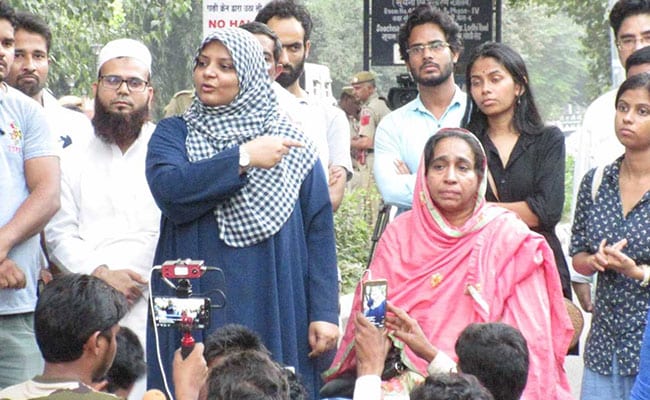 najeeb ahmed s mother mother fatima nafees, Najeeb Ahmed, JNU, Missing Student, Missing Student JNU, JNU Missing Student, ABVP, Missing Student Najeeb Ahmed