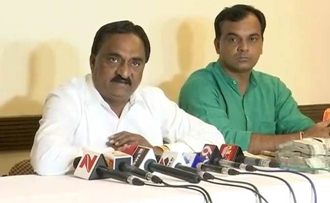 'Offered 1 Crore To Join BJP,' Claims Hardik Patel's Aide, Displays Cash