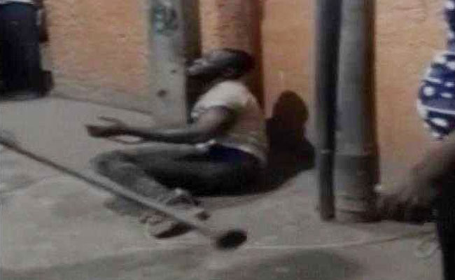 दिल्‍ली : खंभे से बांधकर नाइजीरियाई नागरिक को पीटा, वीडियो आया सामने