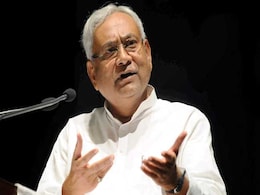 Man Returns Rs 4 Lakh Dowry; Will Set An Example: Bihar Chief Minister Nitish Kumar Man Returns Rs 4 Lakh Dowry; Will Set An Example: Bihar Chief Minister Nitish Kumar