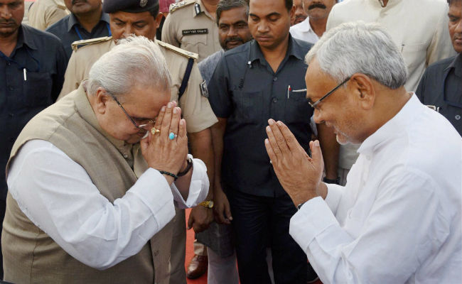 Arriving In Patna, New Bihar Governor Satyapal Malik Hugs Chief Minister Nitish Kumar