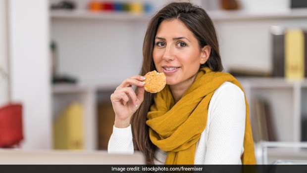 Office Snacks: 5 Pocket Friendly Nibbles You Can Munch On Your Office Desk