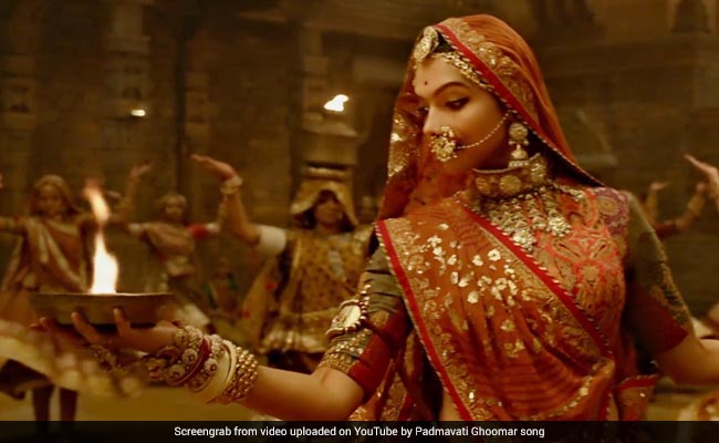 Deepika Padukone's Outfit In Ghoomar From Padmavati Is All The Inspiration We Need This Shaadi Season