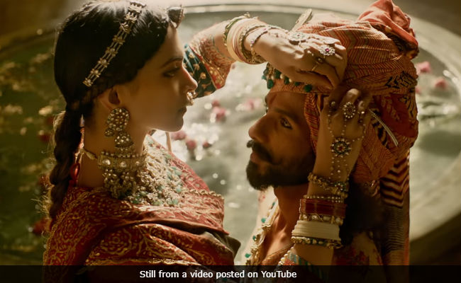 <i>Padmavati</i> Trailer Stuns Karan Johar, Anushka Sharma, Hrithik Roshan